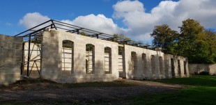 Création d’une charpente métallique pour une toiture 4 pans au dessus de la salle capitulaire